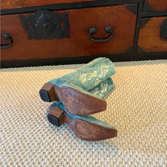 Vintage Cowgirl Cowboy Boots - Suede Corral - Picture 2 of 5